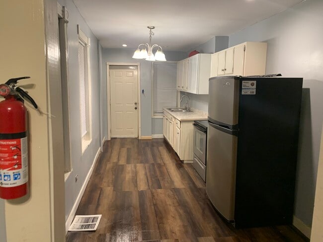 Building Photo - 627 Locust St