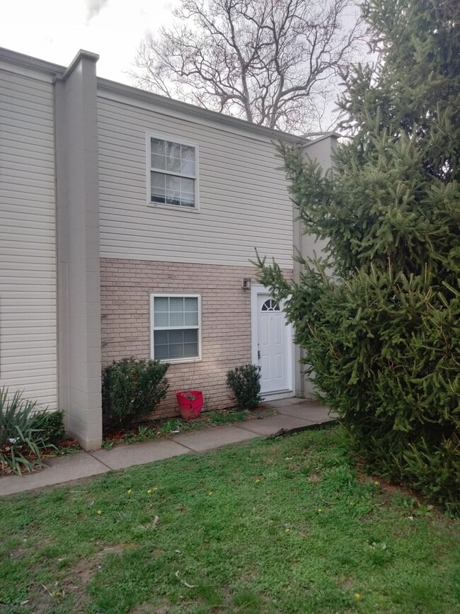 Building Photo - 4 Poplar St