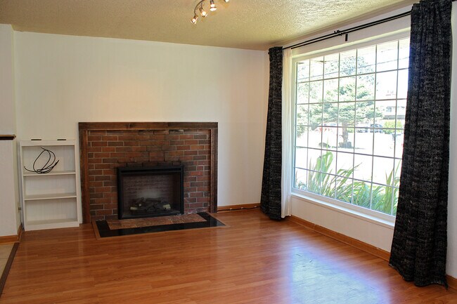 Building Photo - Secluded 2 Bedroom Aloha House Convenient ...