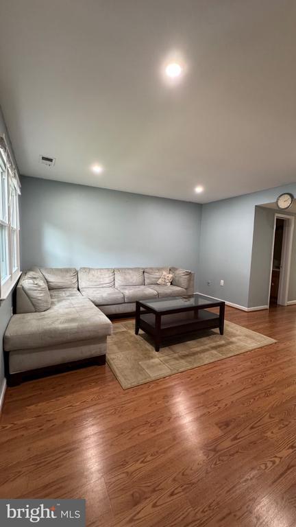 Foto del edificio - 14582 Earlham Ct