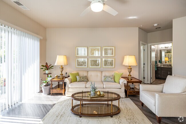 2 habitaciones, 2 baños, 119 metros cuadrados, sala de estar - Elm Grove Heights