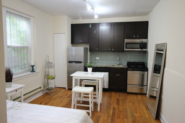 Foto del edificio - 1206 W Granville Ave