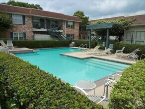 Building Photo - 845 Augusta Dr