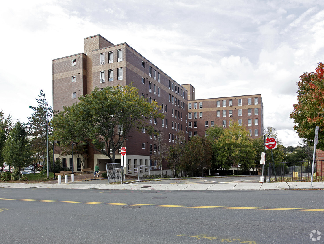 Foto del edificio - C.J. McCarthy Apartments