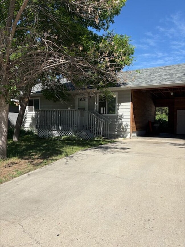 Foto del edificio - 3 BEDROOM | 2 BATH | DUPLEX | WEST