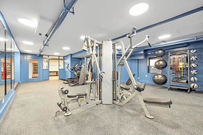 Foto del edificio - 240 W 64th St