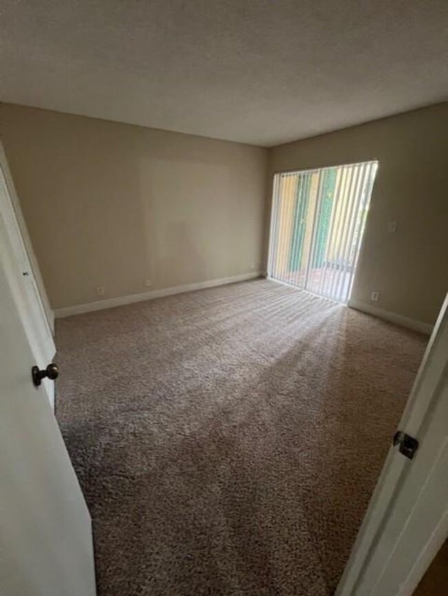 Foto del edificio - 7630 Westwood Dr
