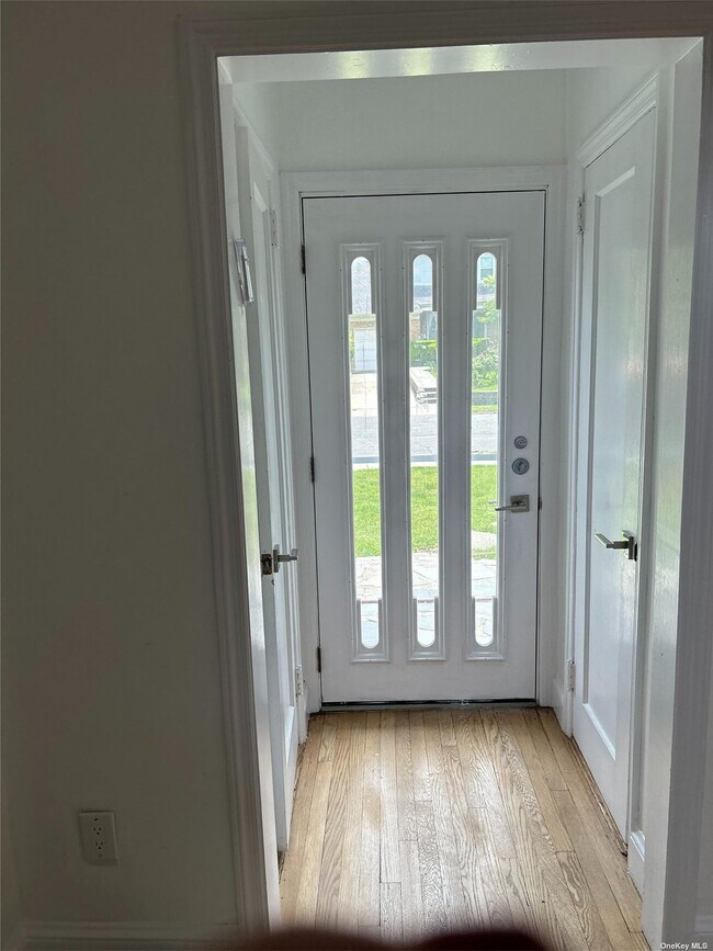 Building Photo - 350 Livingston Pl