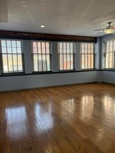 Building Photo - 1106 E Broadway