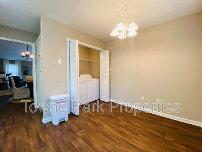 Building Photo - 326 Greendale Pl