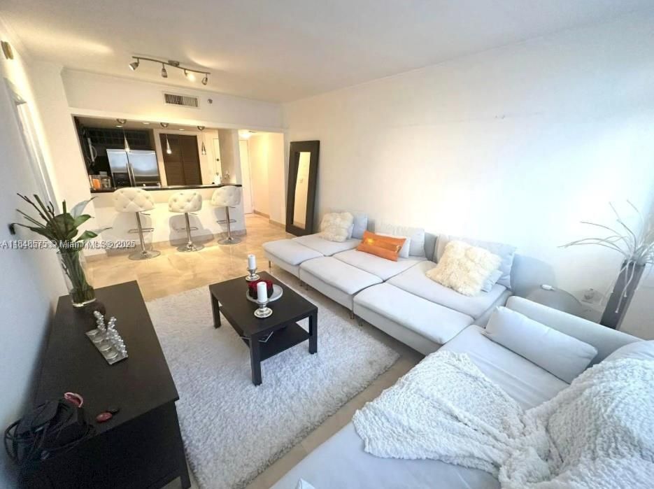 Foto del edificio - 540 Brickell Key Dr