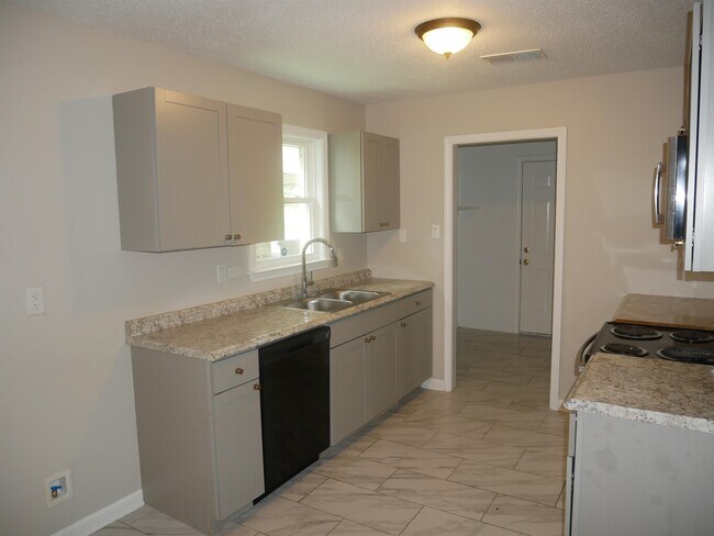Foto del edificio - 4651 Addington Dr