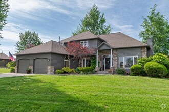 Building Photo - 1480 Cresthaven Dr