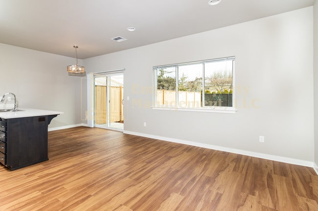 Building Photo - 3604-3606 Phantom Way