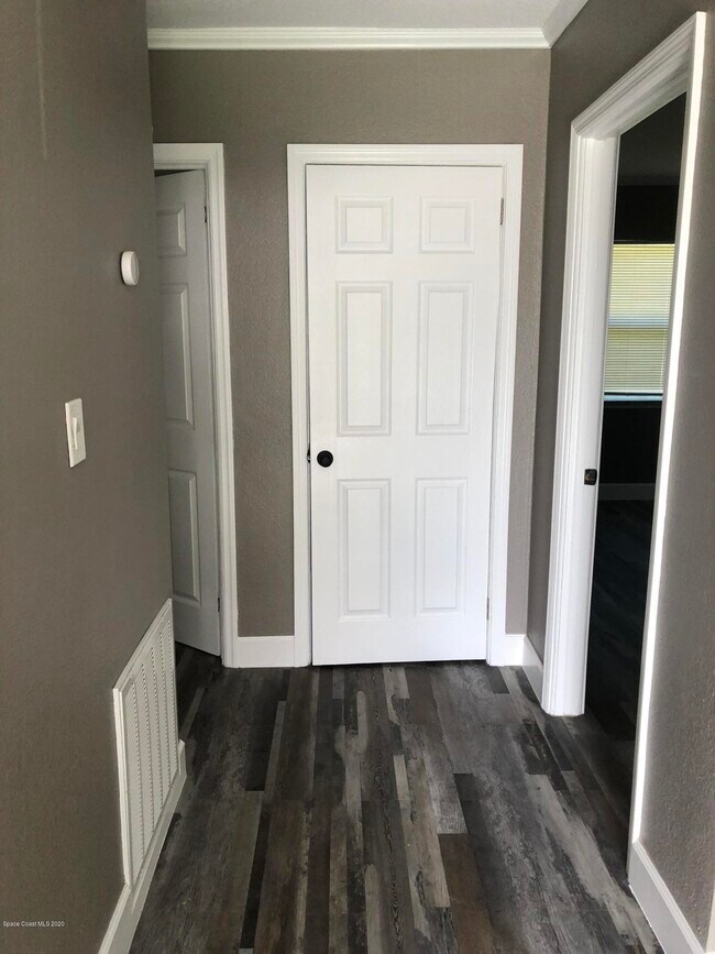 Foto del edificio - 1457 Maple Ave