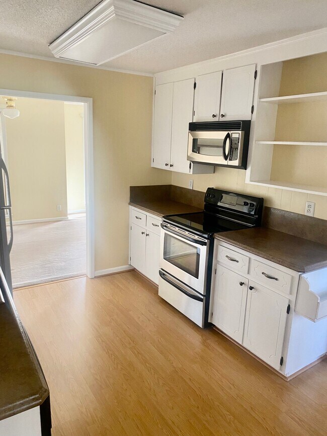 Building Photo - 214 Meadowbrook Dr