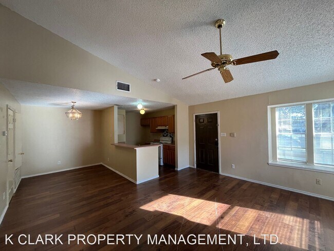 Building Photo - 2 br, 1 bath House - 9203 SHADOWCREST DR