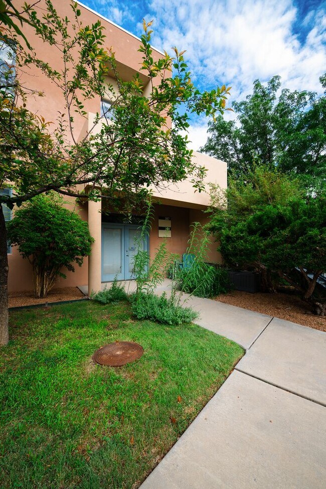Building Photo - 3600 Cerrillos Rd