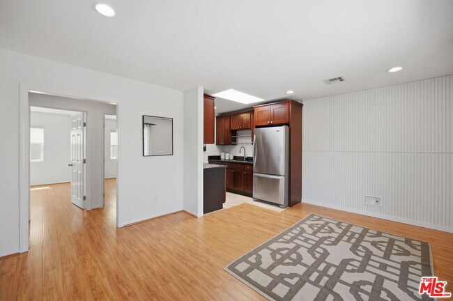 Building Photo - 340 N La Fayette Park Pl