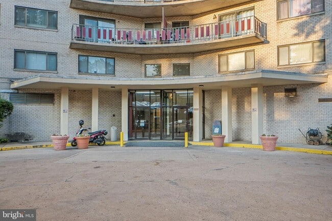 Foto del edificio - 8830 Piney Branch Rd