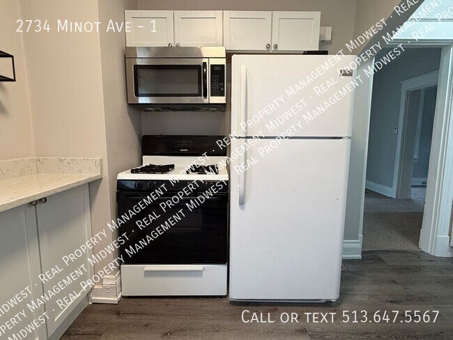 Foto del edificio - 2734 Minot Ave