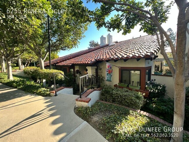 Building Photo - Fully Furnished Three Bedroom Townhouse in...