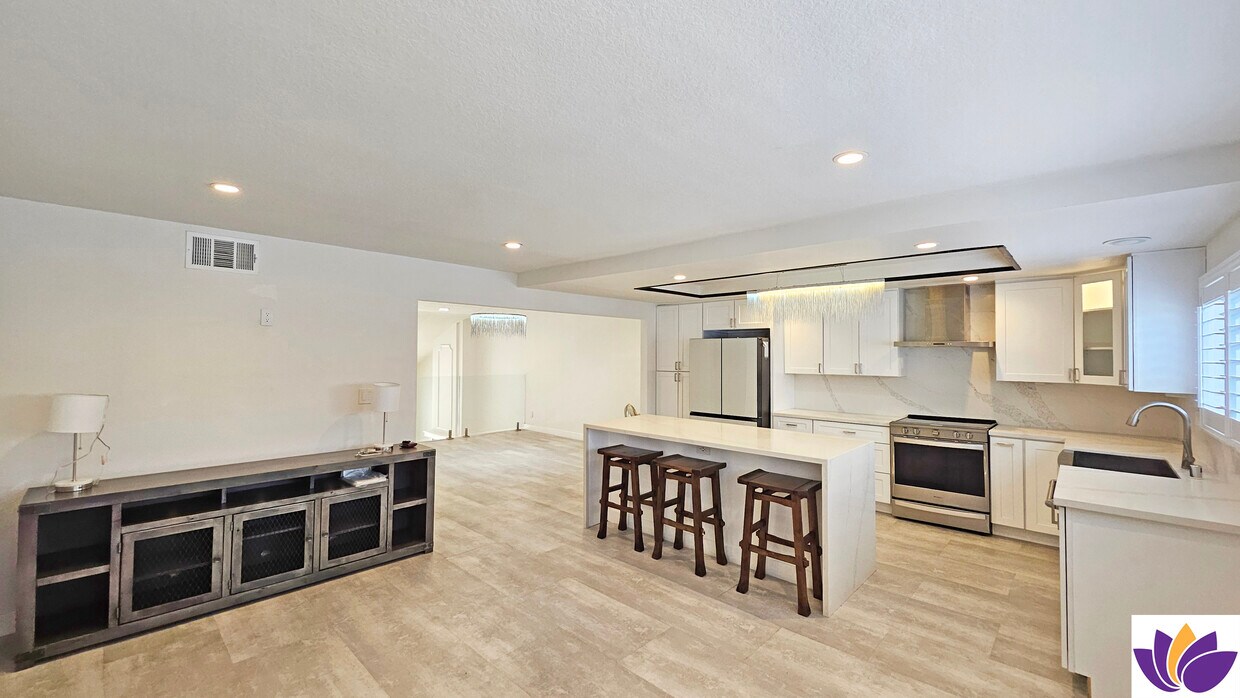 Foto principal - 18130 Oxnard St