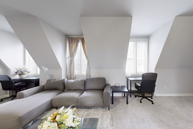 Building Photo - 52 Post Rd