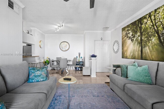 Foto del edificio - 17145 N Bay Rd
