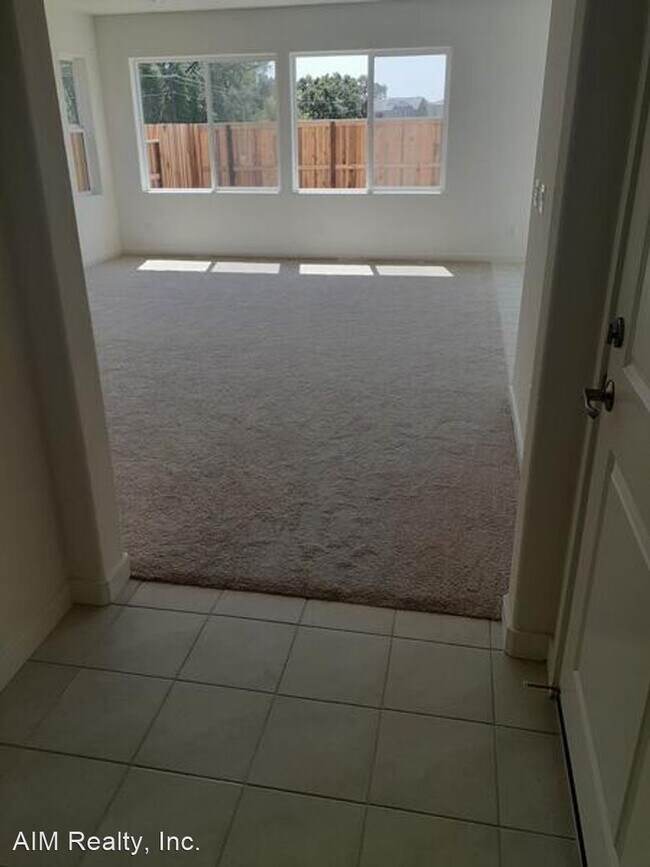 Foto del edificio - 4 br, 3 bath House - 4405 Sierra Pine Way