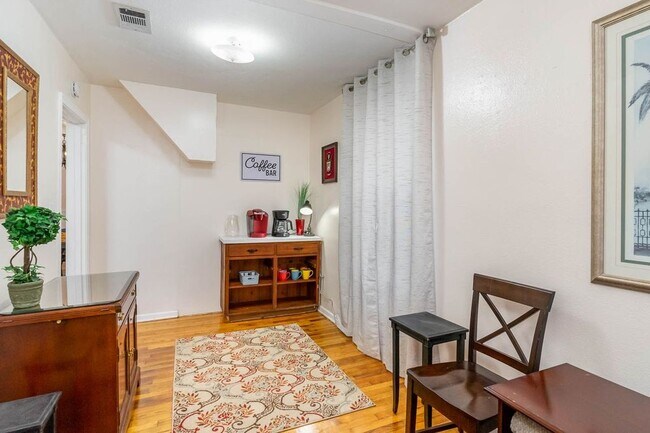 Foto del edificio - 830 W Jordan St