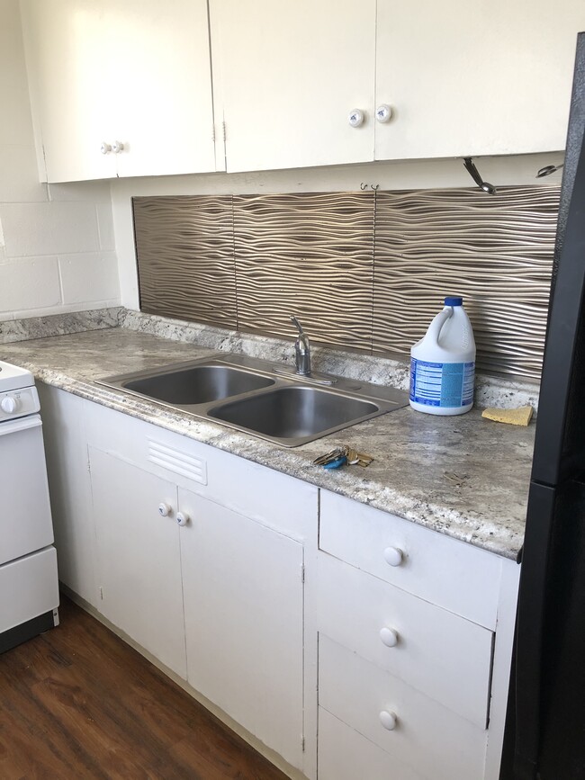 Sink - 722 University Ave