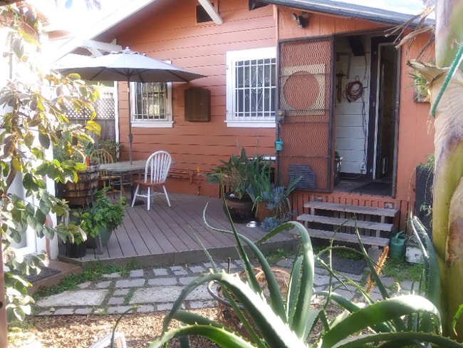 Foto del edificio - 4110 E 15th St