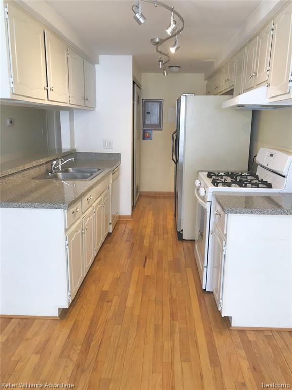 Building Photo - 20836 E Glen Haven Cir