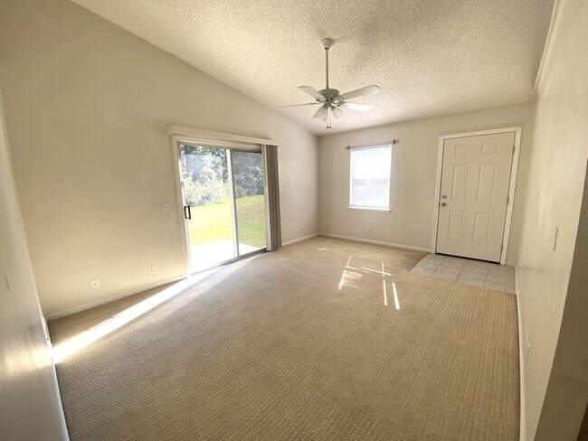 Building Photo - 150 Lakemont Dr