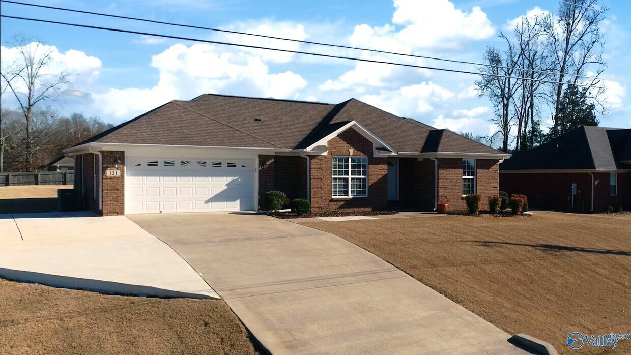 Primary Photo - 121 Fawn Forest Dr