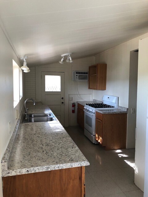 Foto del edificio - Early 1900's Charm In This Two Bedroom in Prescott