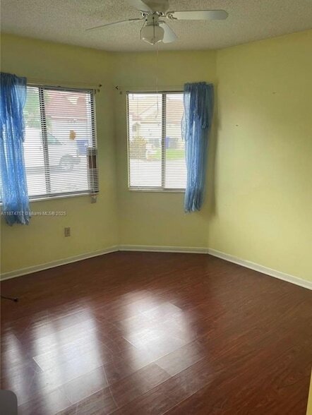 Foto del edificio - 739 Holly St