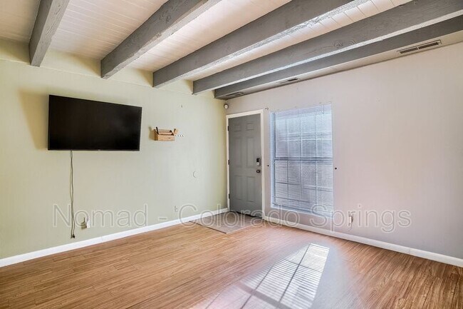 Foto del edificio - 3465 Rebecca Ln