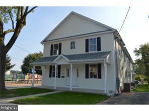 Building Photo - 302 Maple St