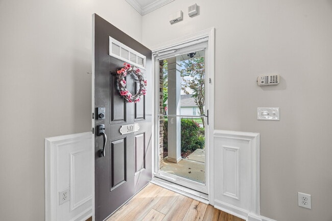 Building Photo - "Charming 2-Bedroom Townhouse Retreat in B...