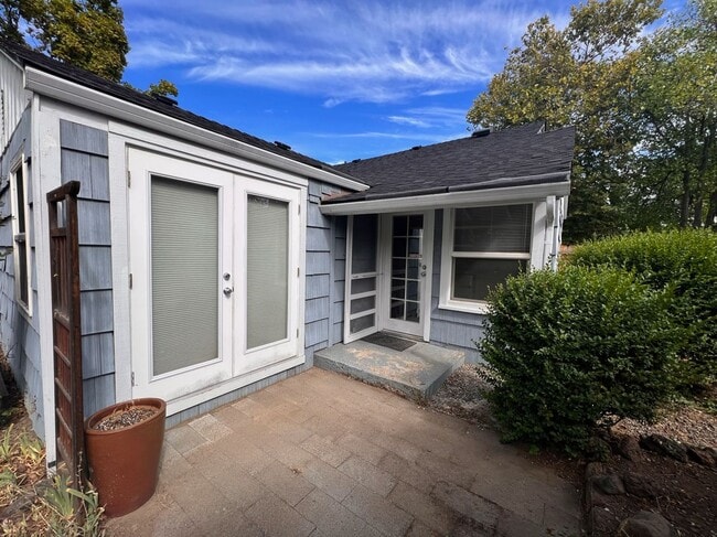 Building Photo - 509 Scenic Dr