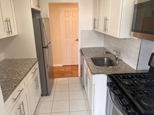 Building Photo - 10 Huron Ave