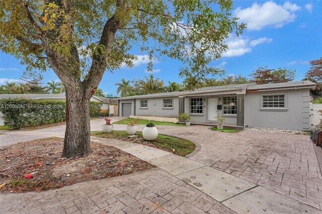 Foto del edificio - 18600 NE 7th Ct