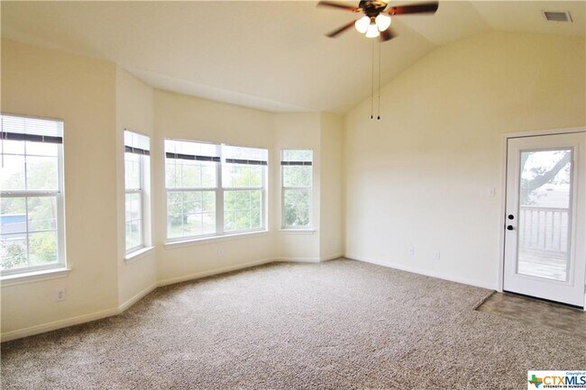 Foto del edificio - 1270 Hillcrest Dr