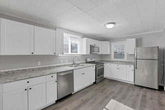 Building Photo - 341 E Markison Ave