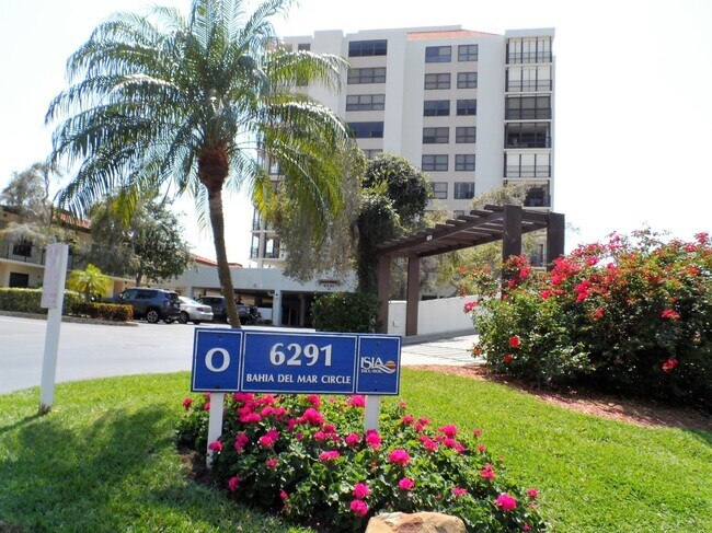 Foto del edificio - FURNISHED SIX MONTH RENTAL WATER VIEW BAHIA DEL MAR APRIL 29, 2026-OCT. 31, 2026