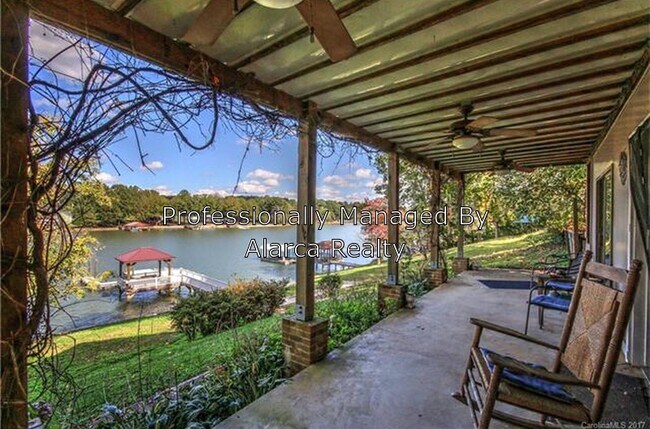 Foto del edificio - 111 Lynnbrook Ln