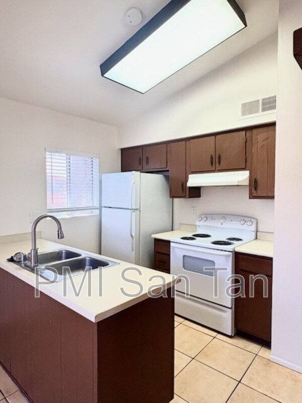 Building Photo - 10 W Concorda Dr