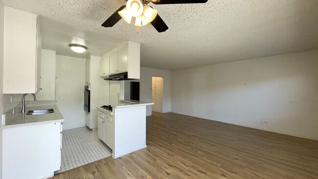 Foto del edificio - 849 N McCadden Pl